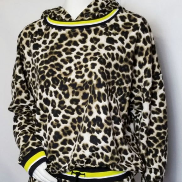 Leopard Jogger Set - Picture 7 of 8